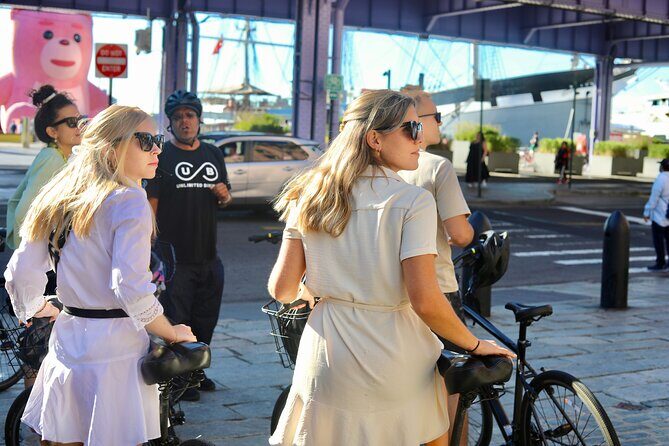 Lower Manhattan and Brooklyn Bridge Guided Fiets Tour (Dutch) - Frequently Asked Questions