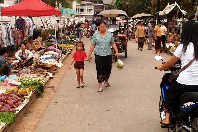 Luang Prabang Early Morning Alms Giving and Wet Market - Key Points