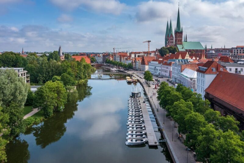 Lübeck: Electric Boat Rental - without driving licence - Exploring Lübeck by Electric Boat