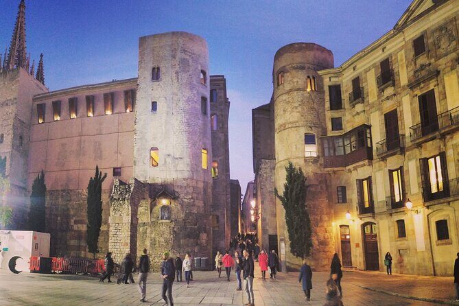Lucas Hidden Old Barcelona: the Gothic and El Born Tour - Engaging First Impressions