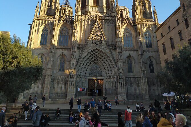 Lucas Hidden Old Barcelona: the Gothic and El Born Tour - Key Points