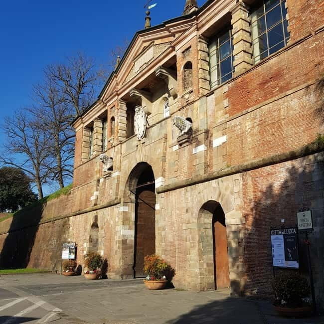 Lucca classica: visita guidata in ITALIANO - A Close Look at the Tour Experience in Lucca