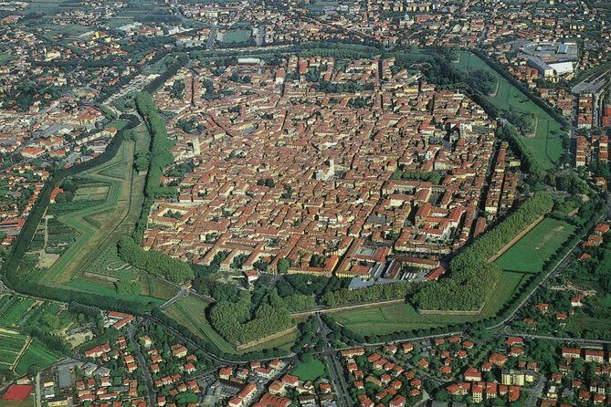 Lucca: walking tour of the city centre and the walls - Exploring Lucca’s Historic Heart and Walls