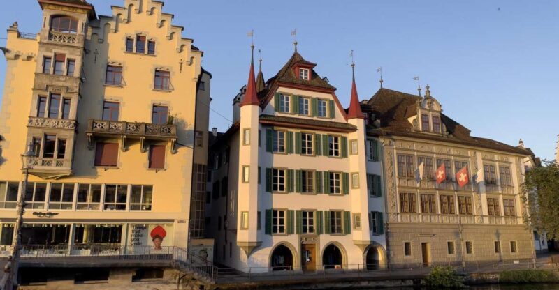 Lucerne: Smartphone walking tour - cool Lucerne old town - Discover Lucerne’s Old Town on a Self-Guided Smartphone Tour