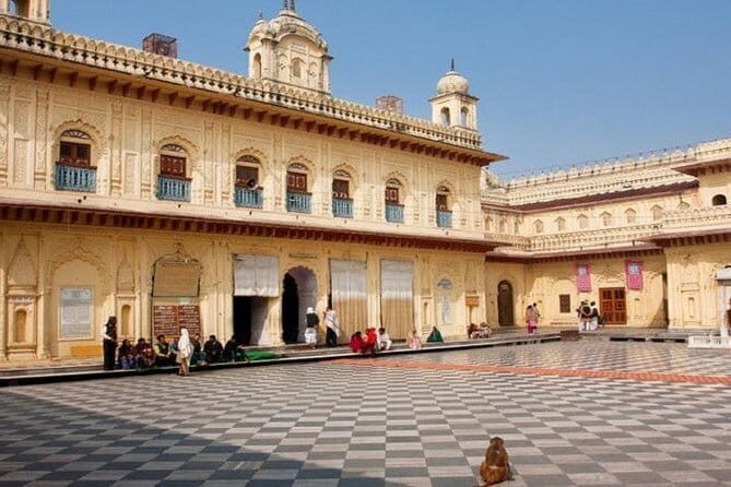 Lucknow Heritage Car Tour Explore Iconic Nawabi Imambaras - Who Will Love This Tour?