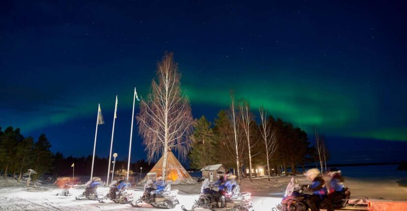 Luleå : Northern lights snowmobile tour - Exploring the Arctic Night: Luleå’s Northern Lights Snowmobile Tour