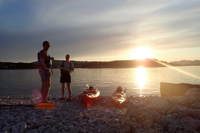 Lumbarda-Sunset Kayaking Experience with picnic: Wine and Sweets - A Closer Look at the Tour Itinerary