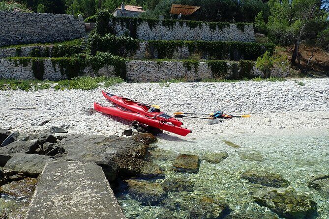 Lumbarda-Sunset Kayaking Experience with picnic: Wine and Sweets - What Makes the Experience Special?
