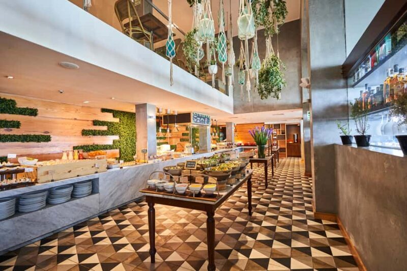 Lunch Menu at Mangos Larcomar restaurant - Key Points