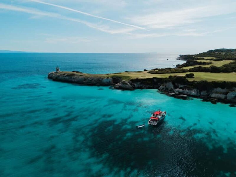 Lunch of lobster pasta in a cove in the Lavezzi Islands - Key Points