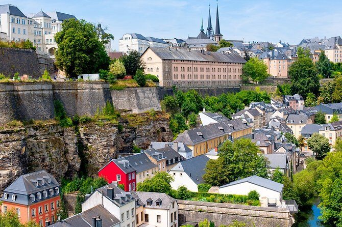 Luxembourg Airport Transfers : Luxembourg to Airport LUX in Luxury Van - What Makes This Transfer Stand Out?