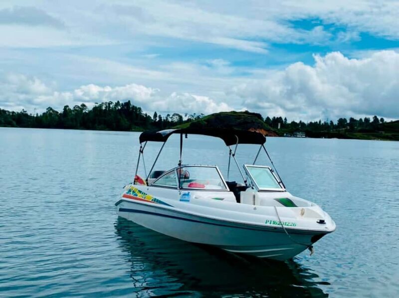 Luxury boat ride - Guatapé - A Luxurious Way to Discover Guatapé and Its Surroundings