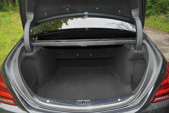 Luxury Car Departure from Central London to Heathrow Airport LHR - A Luxurious, Punctual Ride from Central London to Heathrow Airport