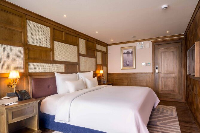 Luxury Cruise Full Day Explore Halong Bay - The Full Experience: What to Expect on the Water