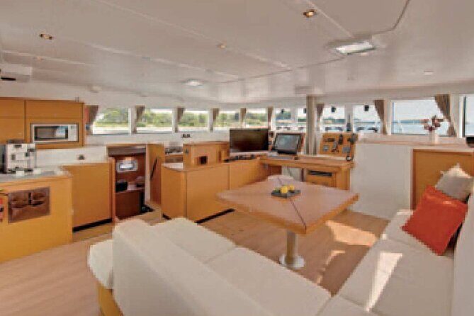 Luxury Hawaiian Sea Turtle, Dolphin Sail and Kona Snorkel - Key Points