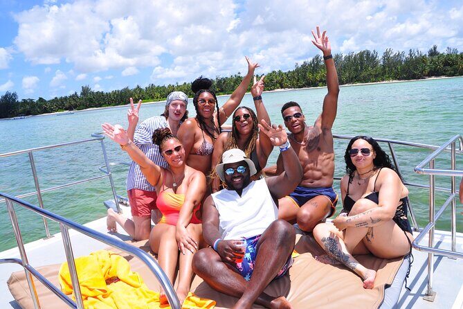 Luxury Hip Hop Boat PartyDrinks, Music, and the Best Vibes in PC - Key Points
