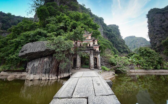 Luxury Hoa Lu Trang An Mua Cave Amazing View - Small Group Tour - Limousine Bus - A Deep Dive into the Ninh Binh Experience