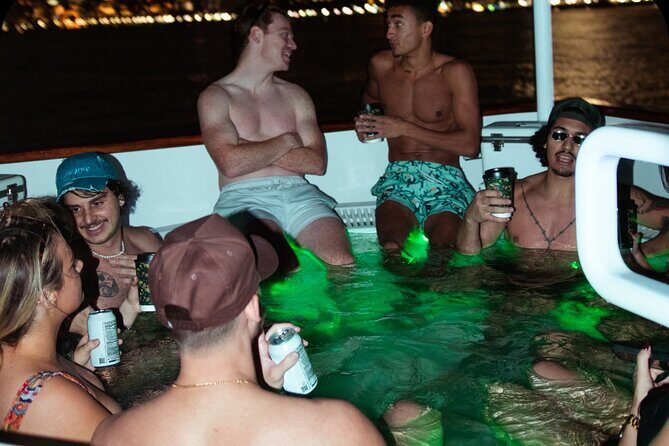 Luxury Hot Tub Boat Around NYC and Statue Private Tub up to 10 - Exploring the Hot Tub Boat Experience in Detail
