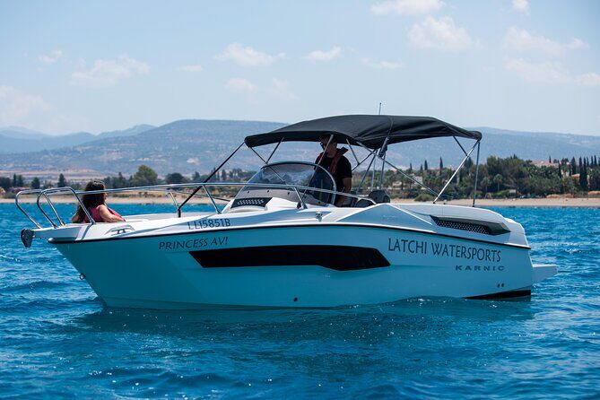 Luxury- Karnic SL701 Private Self-Drive Boat Hire - Key Points