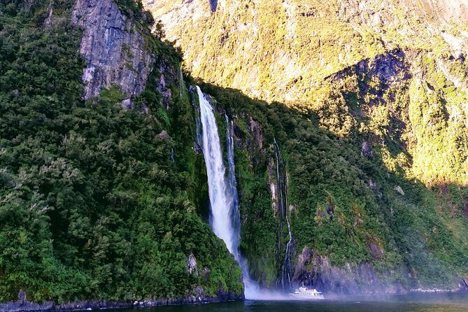 Luxury Milford Sound Coach and Scenic Cruise - A Practical and Authentic Way to See Milford Sound from Queenstown