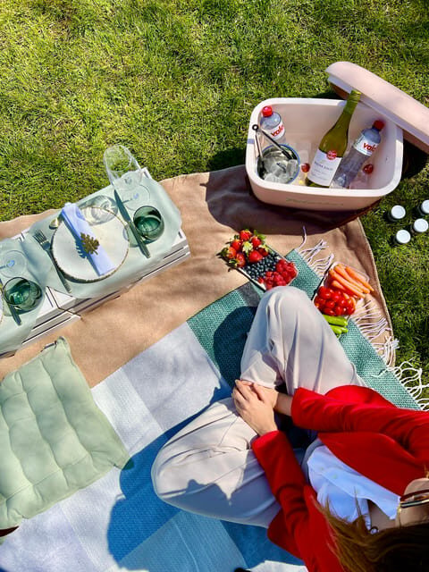 Luxury picnic by Zurich lake - The Value of a Luxury Picnic