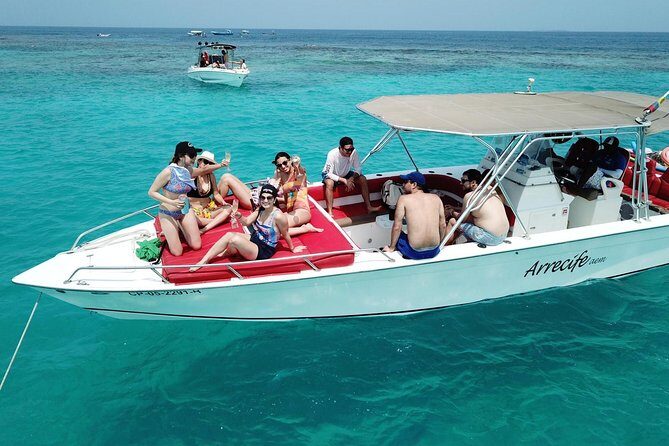 Luxury Private Boat Island Hopping to the Rosario Islands, Baru - A Deep Dive into the Rosario Islands Private Boat Tour