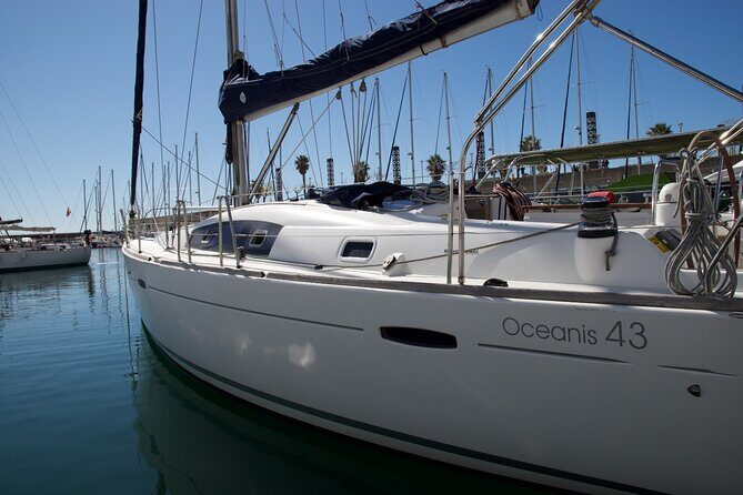 Luxury sailboat ride with drinks and aperitif-Small Groups - A Dreamy Sailing Experience in Barcelona: Small Group Luxury with Drinks and Aperitif