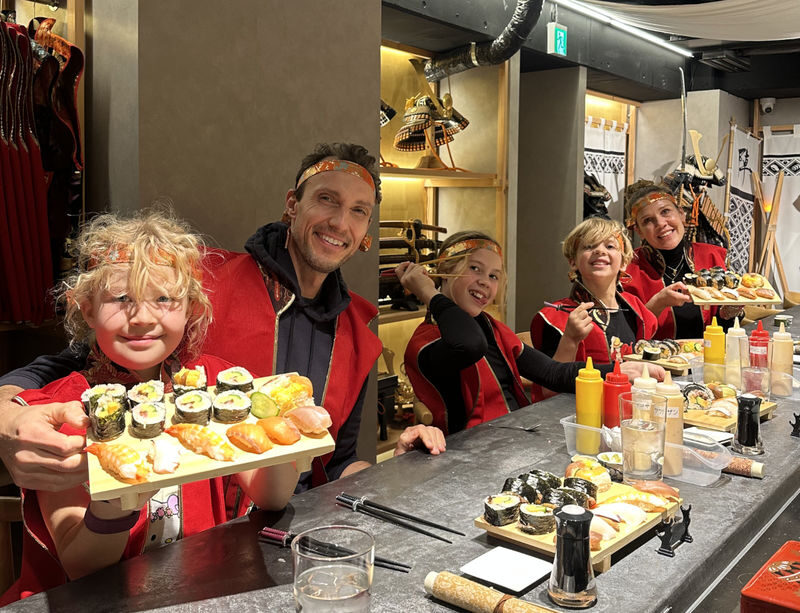 Luxury Samurai Sushi Dining Show in Asakusa Tokyo - Choosing the course that fits your evening