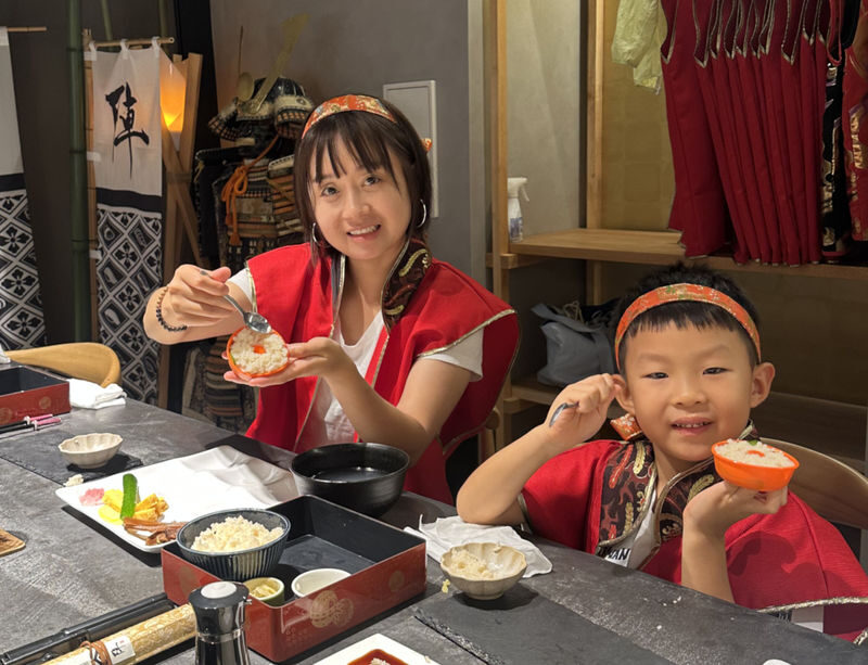 Luxury Samurai Sushi Dining Show in Asakusa Tokyo - Who will enjoy it most