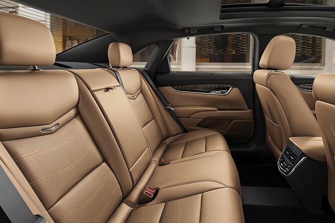 Luxury Sedan Departure from Manhattan to LaGuardia Airport LGA - Key Points