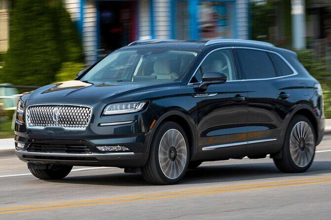 Luxury Sedan O'Hare/Midway Airport (Curbside)  Chicago Ony Way - Discovering the Luxury Sedan Chicago Airport Transfer