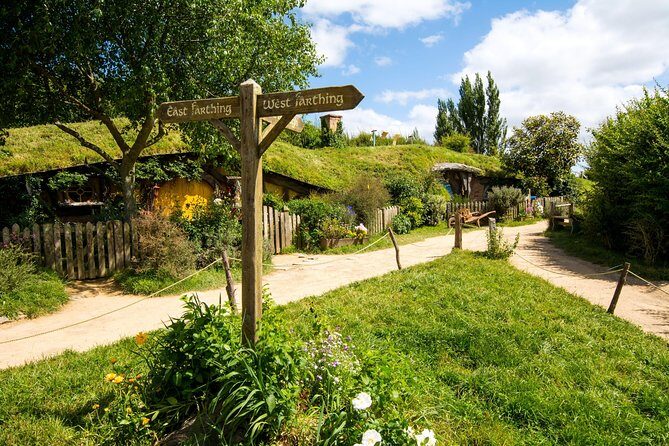 Luxury Small group tour from Auckland to Hobbiton Movie Set - Experience the Magic of Hobbiton on a Luxury Small-Group Tour from Auckland
