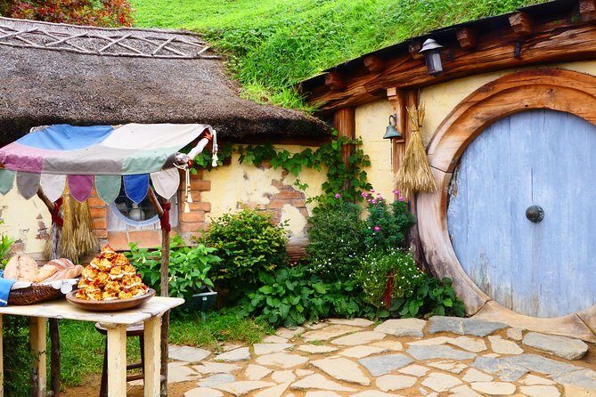 Luxury Small group tour from Auckland to Hobbiton Movie Set - A Deep Dive into the Hobbiton Experience
