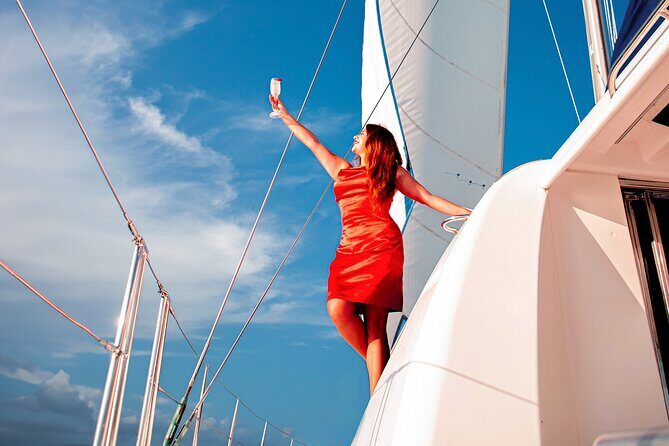 Luxury Sunset Sailing Cruise in Cancun with Light Dinner and Open Bar - FAQ