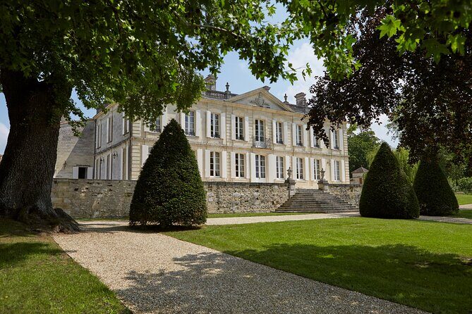 Luxury Tour of Château de La Dauphine - Key Points