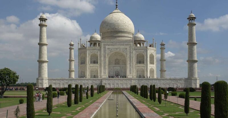 Luxury train tour from Delhi to Agra - Key Points