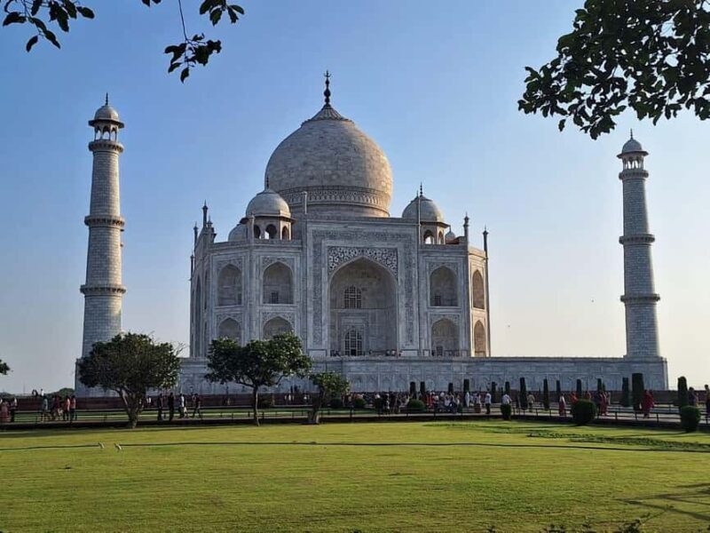 Luxury train tour from Delhi to Agra - The Sum Up