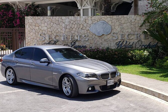 Luxury Transfer: Montego Bay Airport - Negril & Ocho Rios Resorts - Experience the Ultimate Arrival in Jamaica with a Luxury Transfer