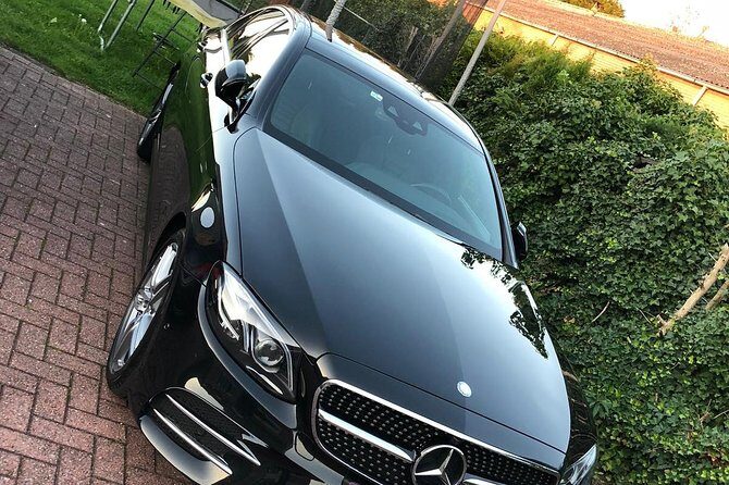 Luxury vehicle from Charleroi airport to the city of Brussels - An In-Depth Look at Your Charleroi to Brussels Private Transfer