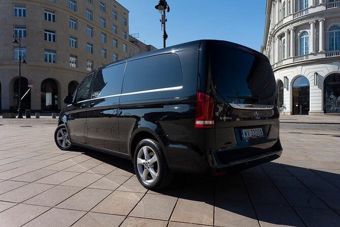 Luxury Warsaw Chopin Airport Transfer by private Minivan car - Key Points