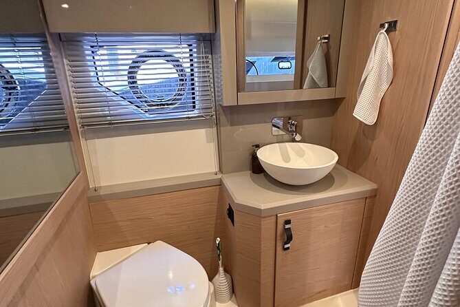 Luxury Yacht Rental in Miami Beneteau 52 for 6 People - FAQ