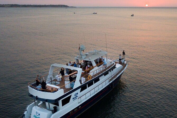 Luxury Yacht Sunset Cruise in Cartagena Bay, Colombia - A Relaxing Evening on Cartagena Bay’s Luxury Yacht Sunset Cruise