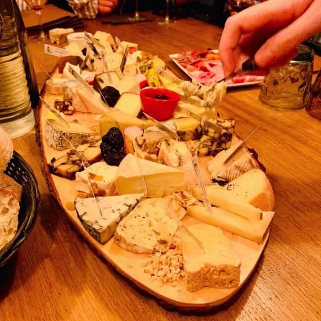 Lyon : Best Street Food Tour With A Local Guide - Exploring the Lyon Street Food Tour in Detail