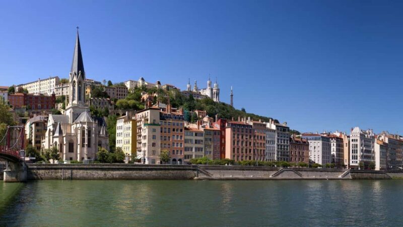 Lyon: between history and cinema, guided tour and coffee break included. - Key Points