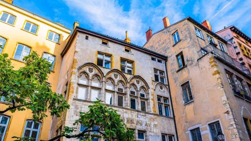 Lyon: between history and cinema, guided tour and coffee break included. - Exploring Historic Streets and Vieux Lyon