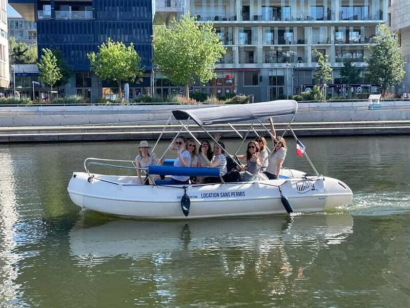 Lyon: Boat Rental without a License - A Detailed Look at the Lyon No-License Boat Rental