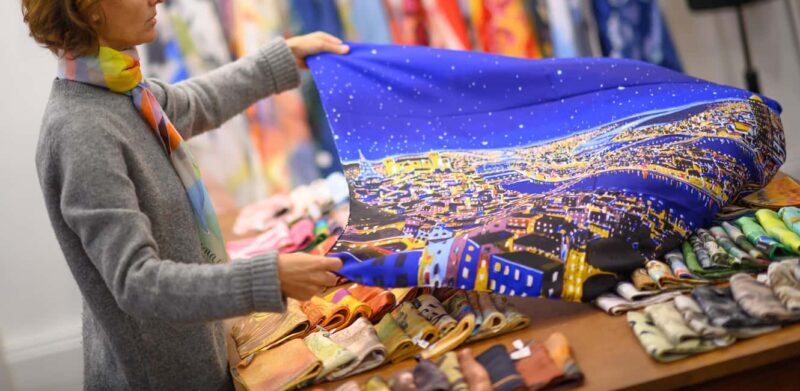 Lyon: Create your own traditional Lyonnais silk square - FAQ