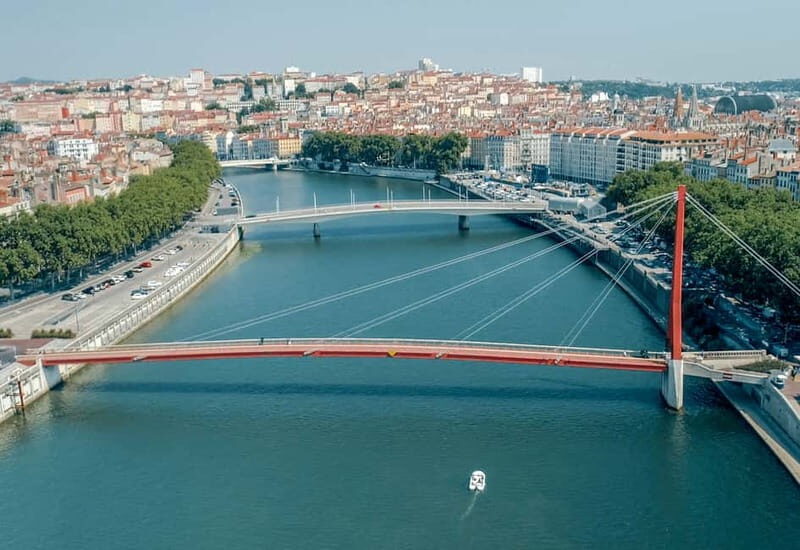Lyon: from Confluence to Barbe Island by free license boat - Handling the Boat: A Surprise for Beginners