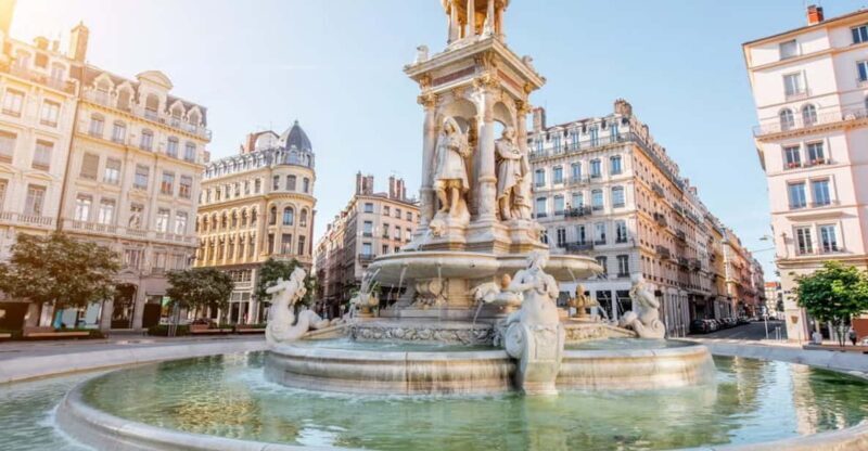 Lyon: Guided tour of Lyon - Authenticity and Experience