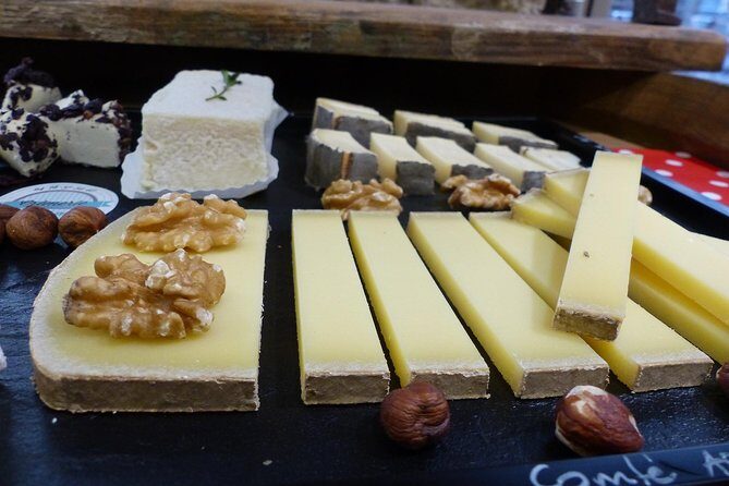 Lyon Old Town Food Tour with Local Specialties Tasting & Lunch - Practical Details and Tips